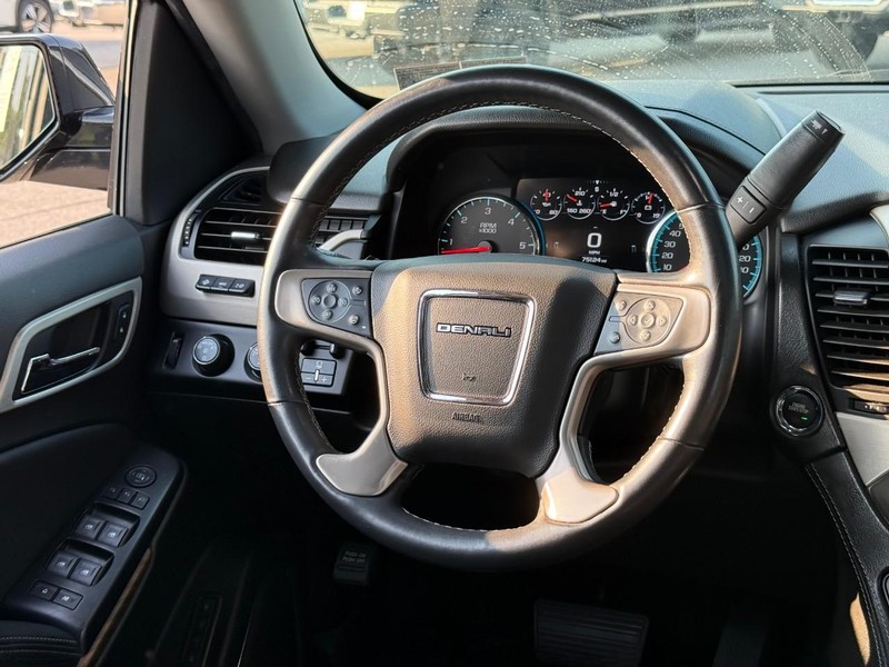 GMC Yukon Vehicle Image 16