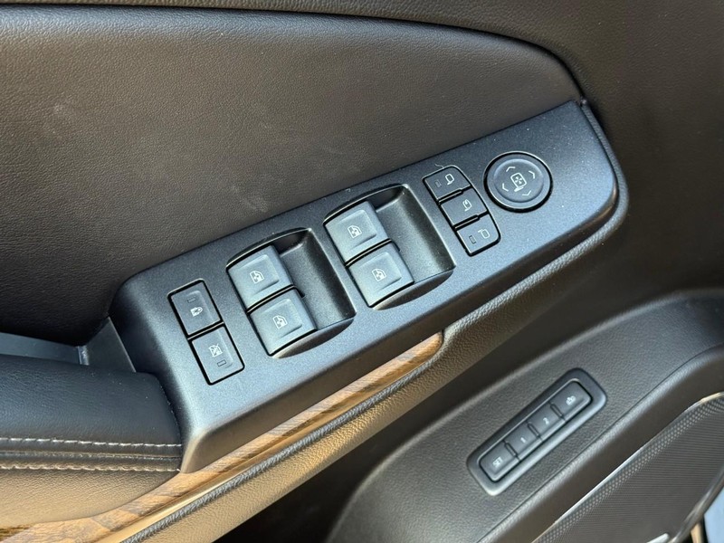 GMC Yukon Vehicle Image 21