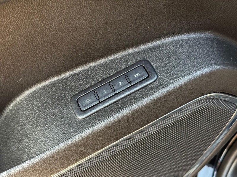 GMC Yukon Vehicle Image 22
