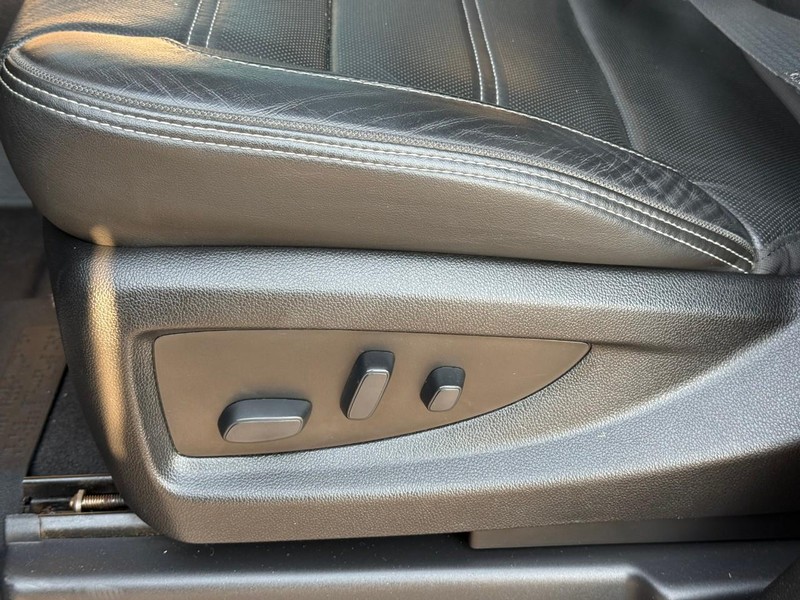 GMC Yukon Vehicle Image 24