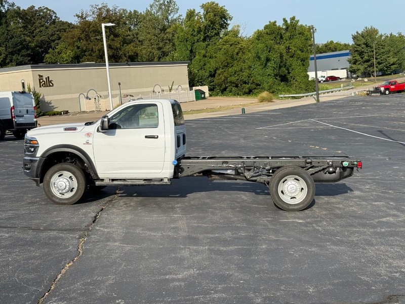 Ram 5500 Chassis Cab Vehicle Image 03