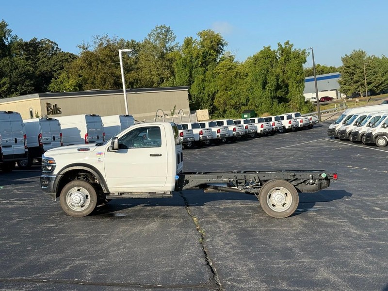 Ram 5500 Chassis Cab Vehicle Image 03