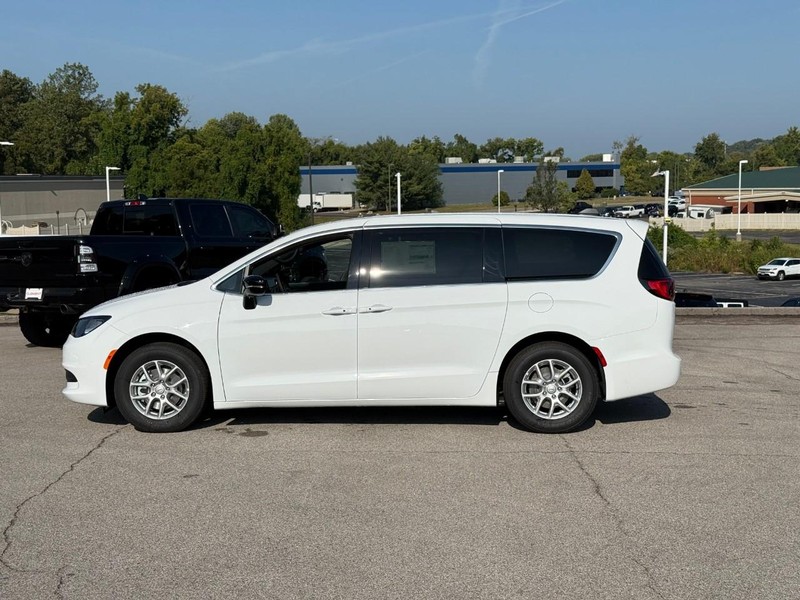 Chrysler Voyager Vehicle Image 03