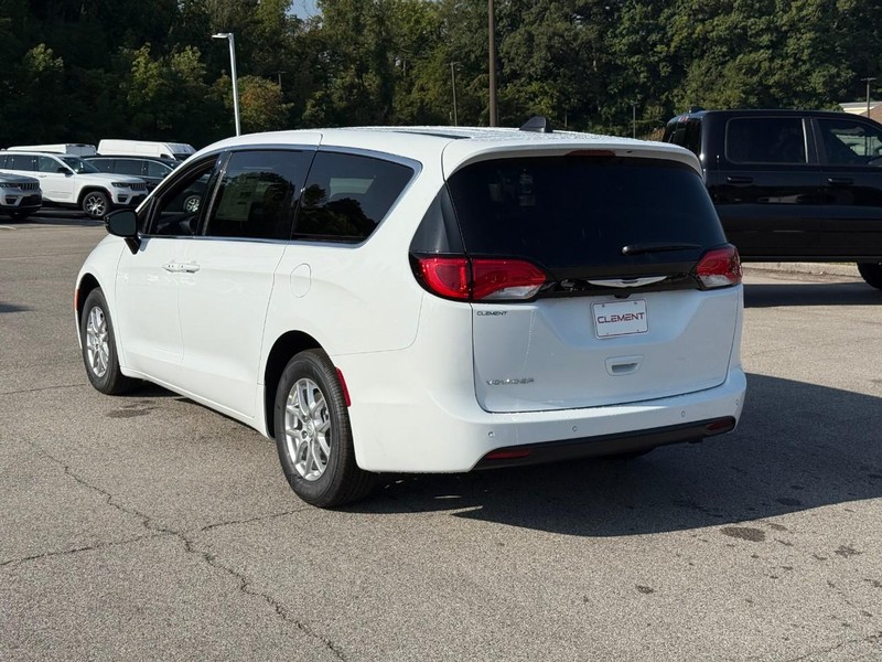 Chrysler Voyager Vehicle Image 04
