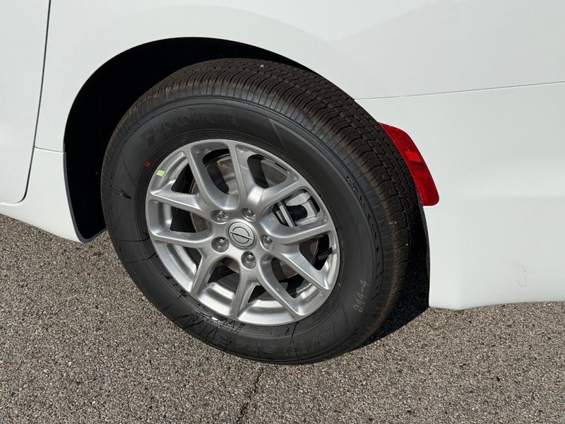 Chrysler Voyager Vehicle Image 05