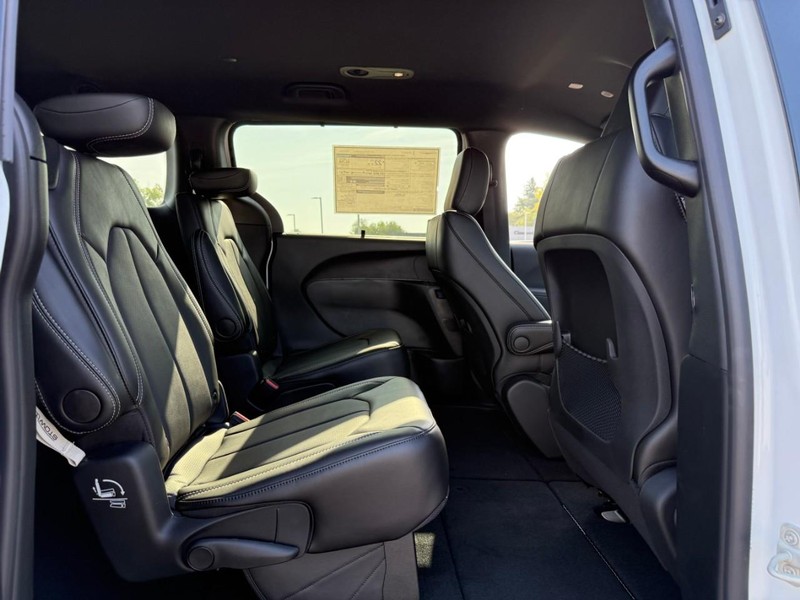 Chrysler Voyager Vehicle Image 07