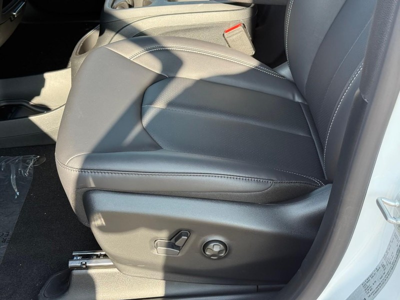Chrysler Voyager Vehicle Image 15