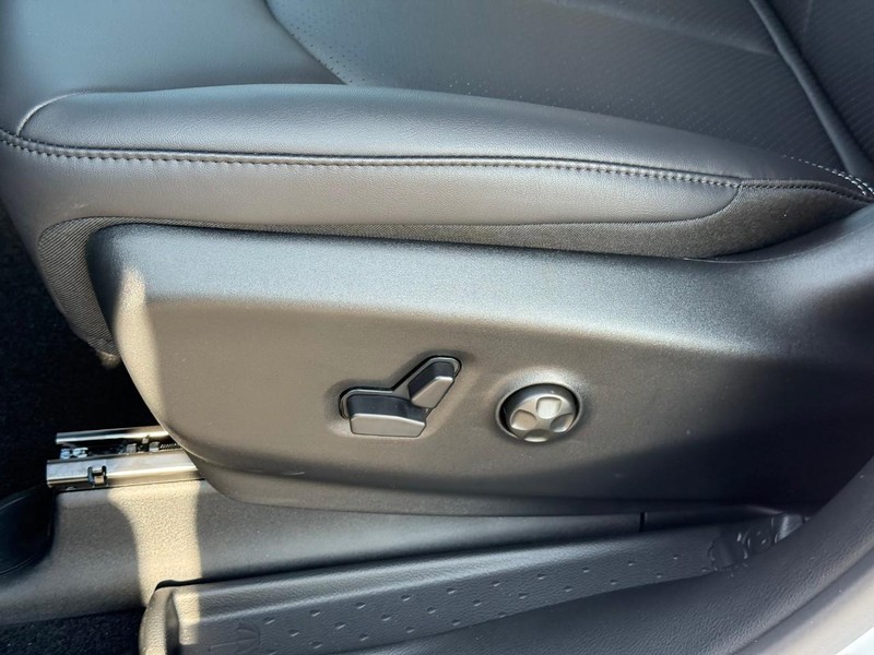Chrysler Voyager Vehicle Image 16