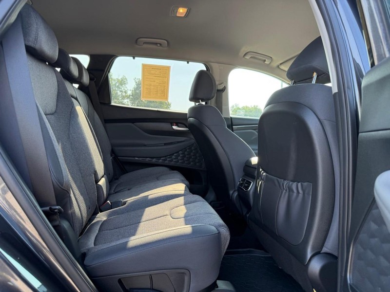Hyundai Santa Fe Vehicle Image 13