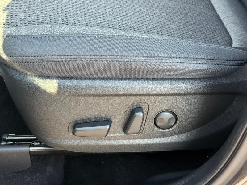 Hyundai Santa Fe Vehicle Image 21