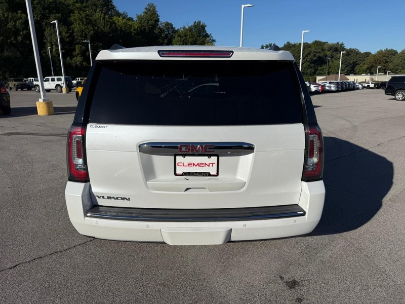 GMC Yukon Vehicle Image 08