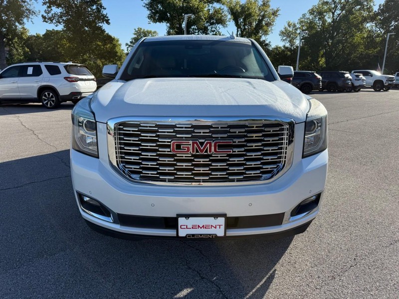 GMC Yukon Vehicle Image 11