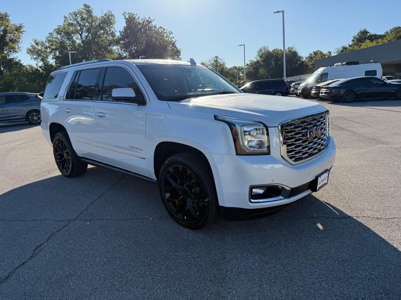 GMC Yukon Vehicle Image 12