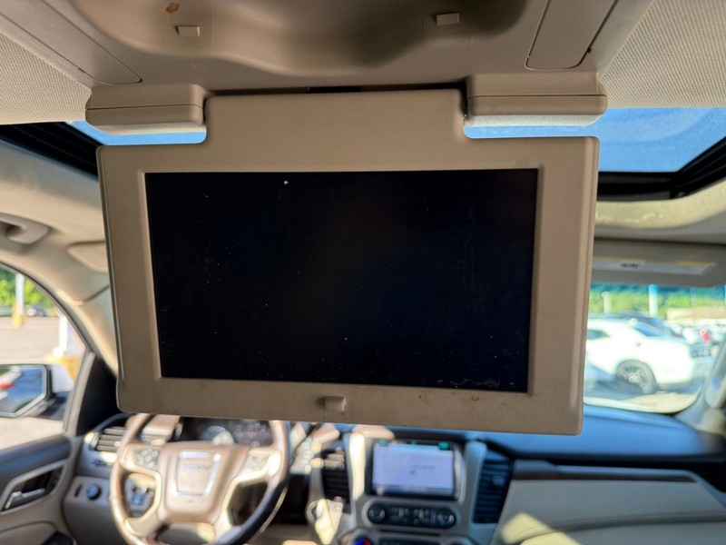GMC Yukon Vehicle Image 15