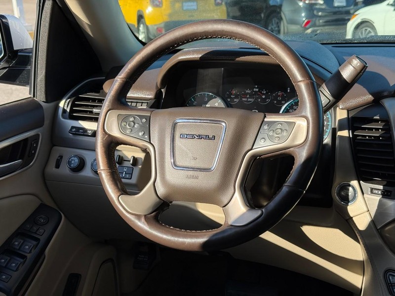 GMC Yukon Vehicle Image 17