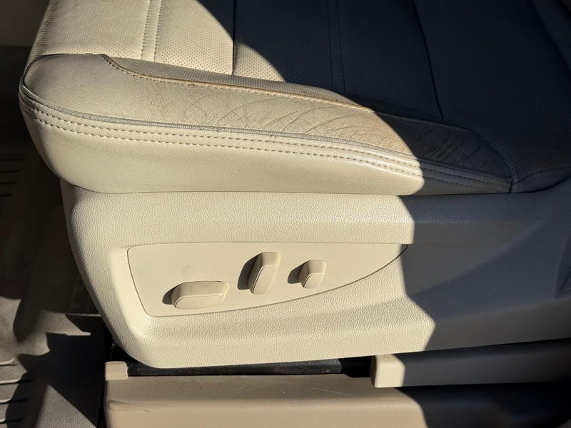 GMC Yukon Vehicle Image 24