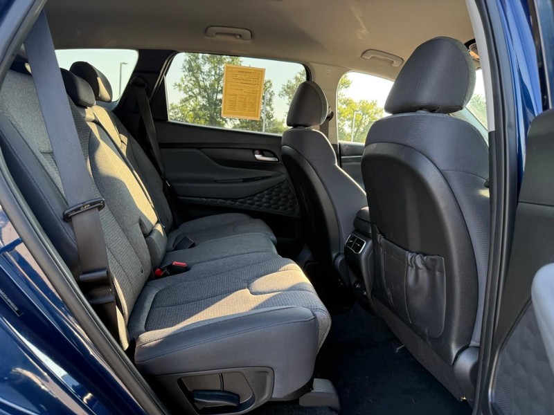 Hyundai Santa Fe Vehicle Image 12