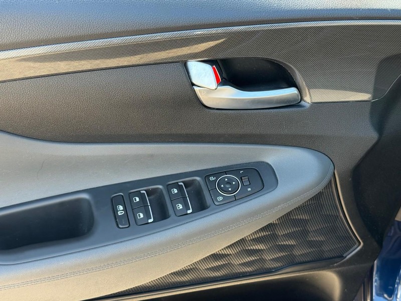 Hyundai Santa Fe Vehicle Image 18