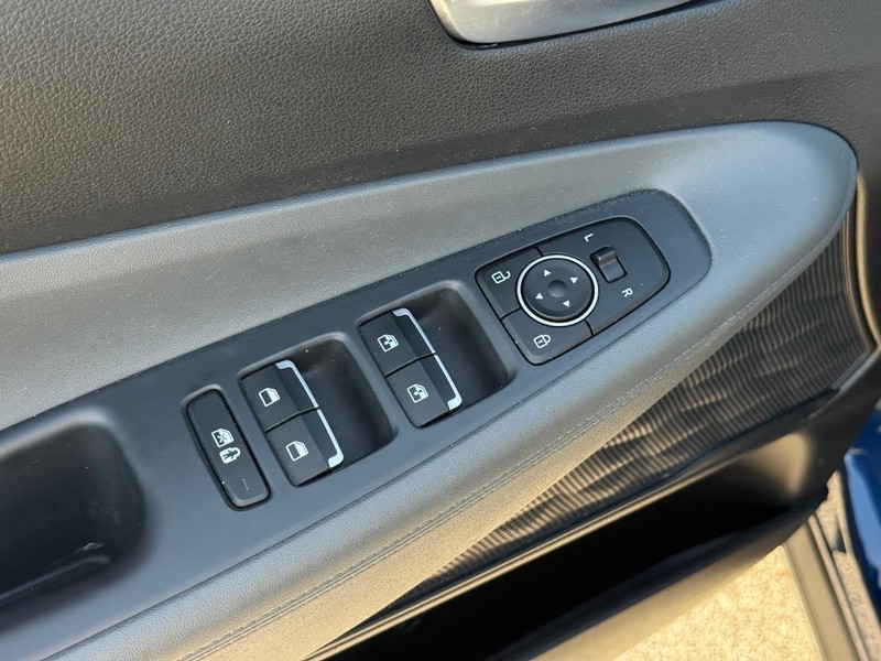 Hyundai Santa Fe Vehicle Image 19