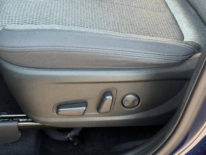 Hyundai Santa Fe Vehicle Image 21