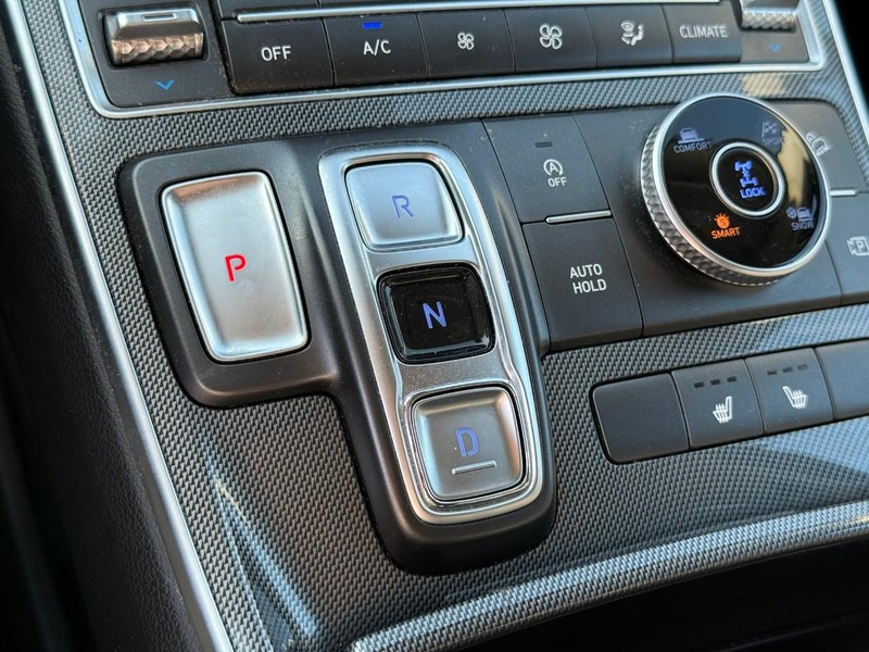 Hyundai Santa Fe Vehicle Image 25