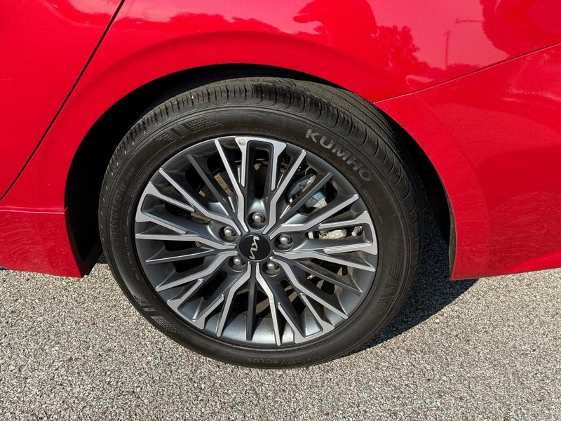 Kia Forte Vehicle Image 05