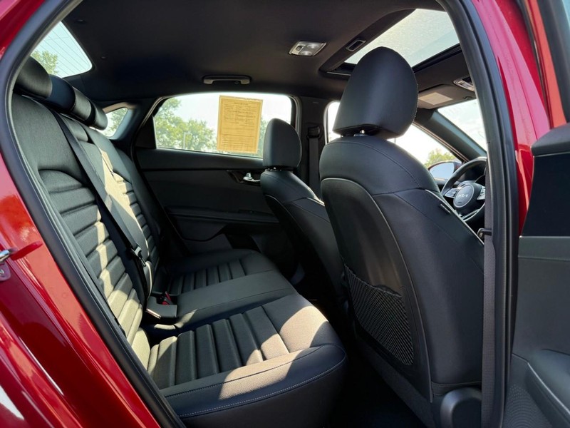 Kia Forte Vehicle Image 14