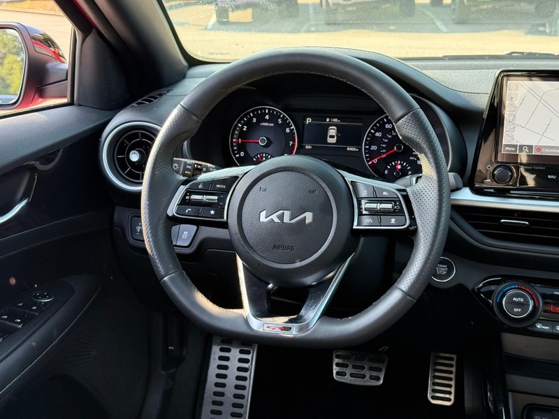 Kia Forte Vehicle Image 16