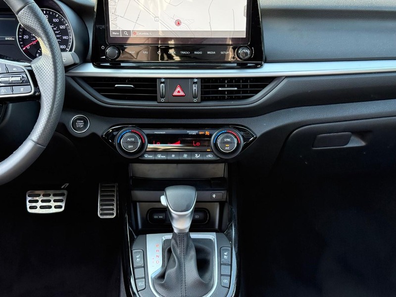 Kia Forte Vehicle Image 18