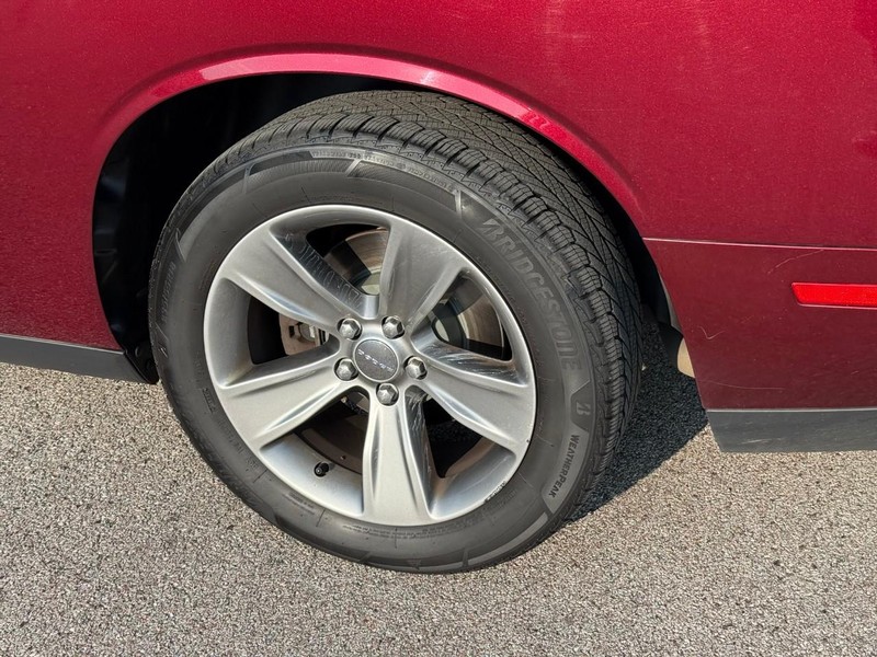 Dodge Challenger Vehicle Image 05