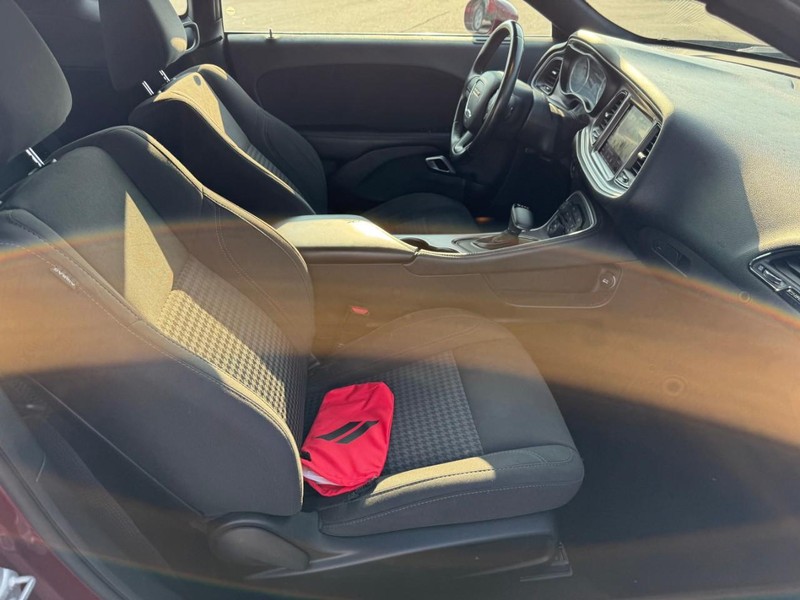 Dodge Challenger Vehicle Image 13