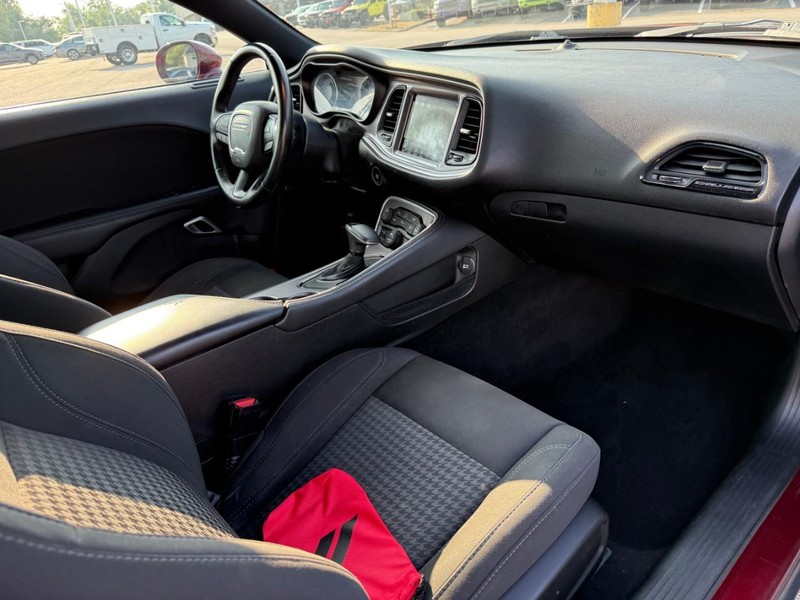 Dodge Challenger Vehicle Image 14