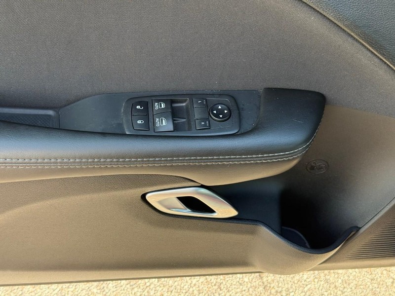 Dodge Challenger Vehicle Image 15