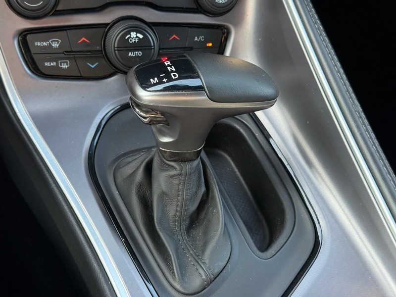 Dodge Challenger Vehicle Image 21