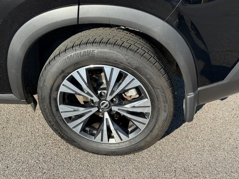 Nissan Rogue Vehicle Image 05