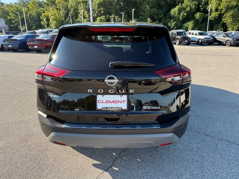Nissan Rogue Vehicle Image 09