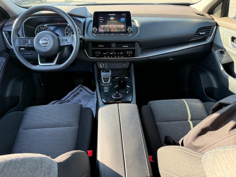 Nissan Rogue Vehicle Image 15