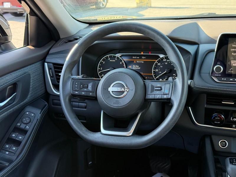 Nissan Rogue Vehicle Image 16