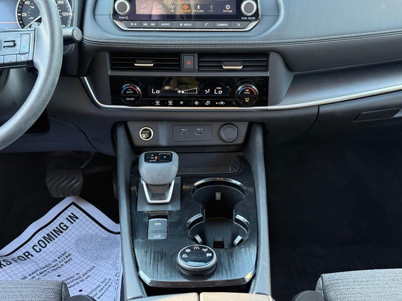 Nissan Rogue Vehicle Image 18