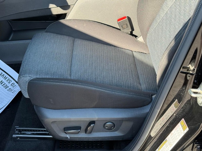 Nissan Rogue Vehicle Image 20