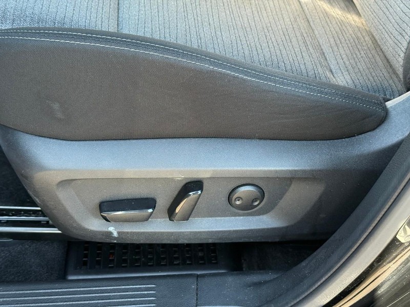 Nissan Rogue Vehicle Image 21