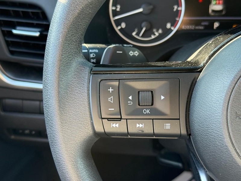 Nissan Rogue Vehicle Image 22