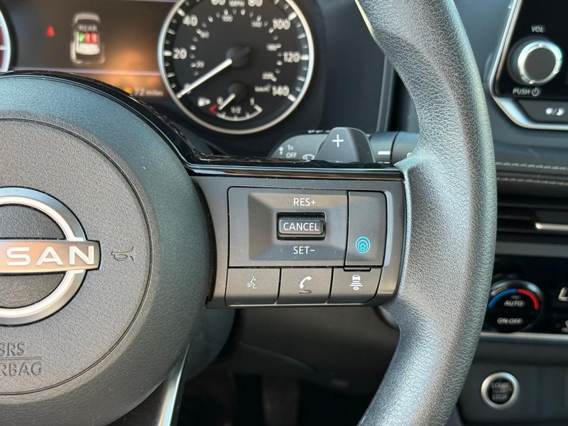 Nissan Rogue Vehicle Image 23