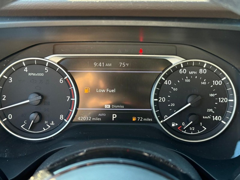 Nissan Rogue Vehicle Image 24