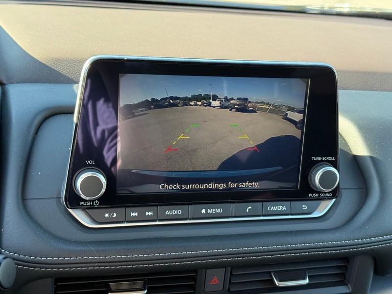 Nissan Rogue Vehicle Image 26