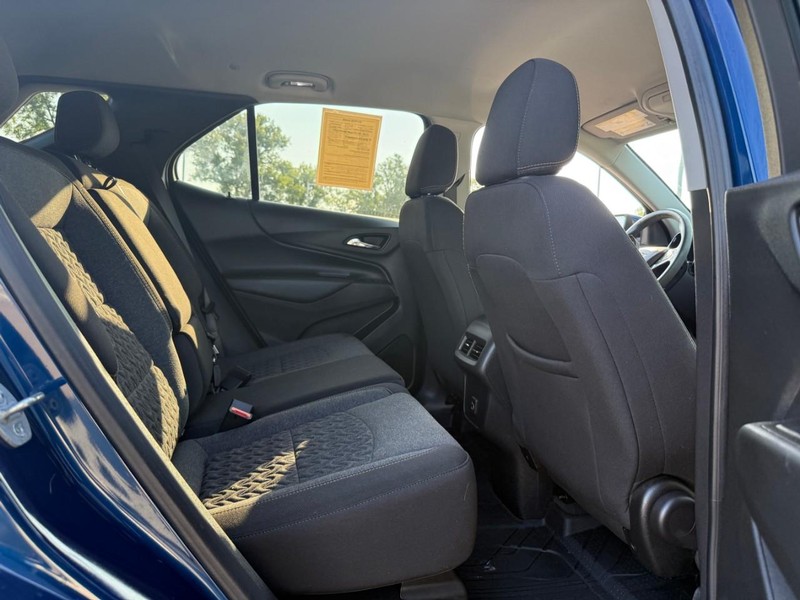 Chevrolet Equinox Vehicle Image 14