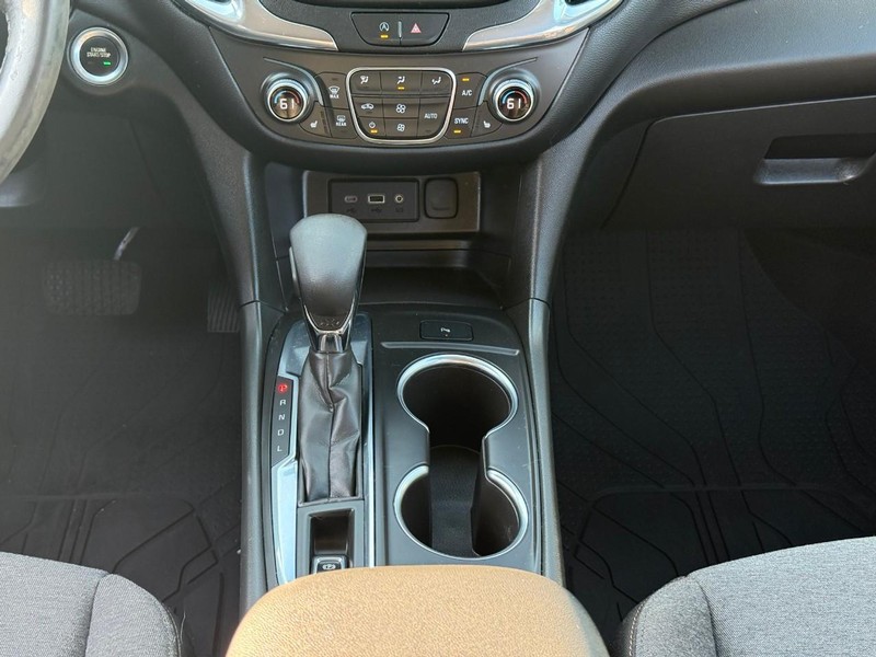 Chevrolet Equinox Vehicle Image 19