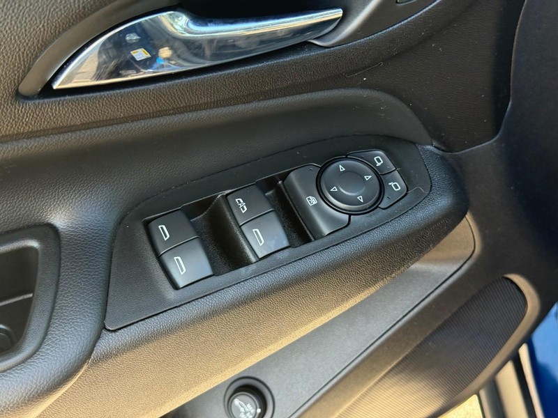 Chevrolet Equinox Vehicle Image 21