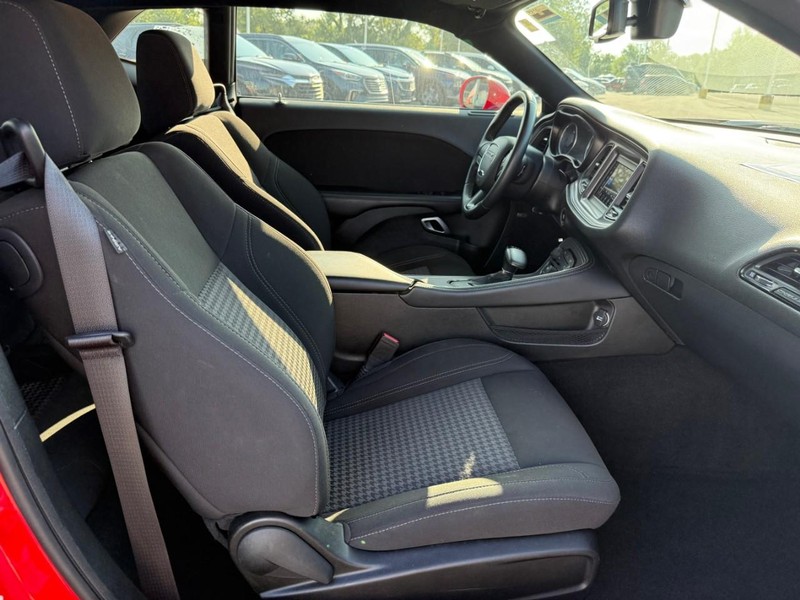 Dodge Challenger Vehicle Image 12