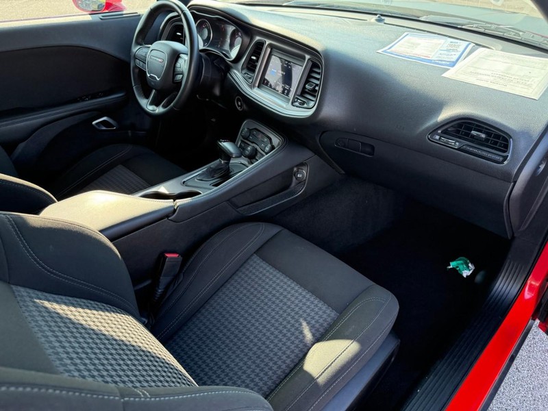 Dodge Challenger Vehicle Image 13
